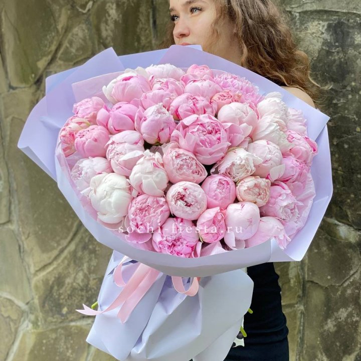 39 нежных пионов в Якутске