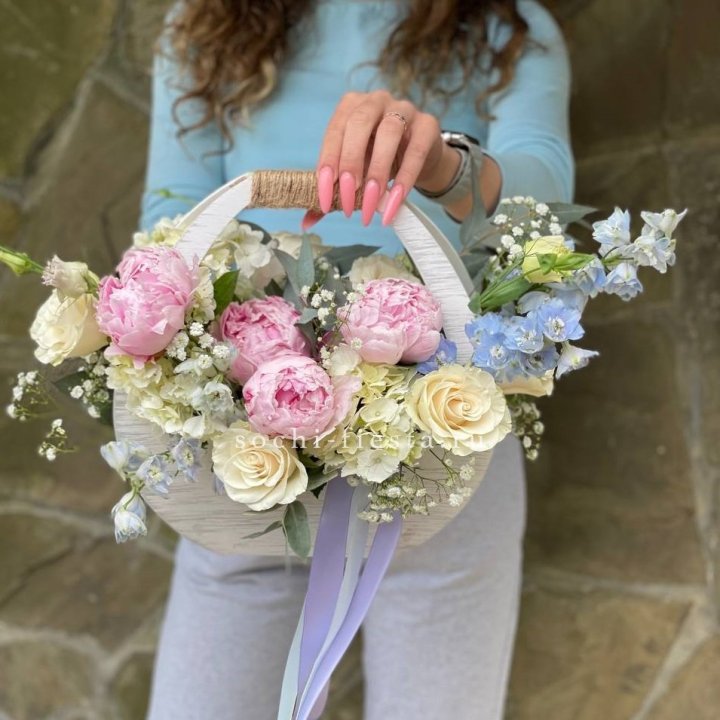 Ящик с пионами в Якутске