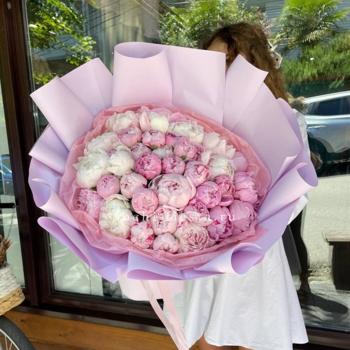 51 розовый пион в Якутске