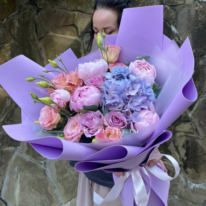 Букет с пионами "Блю логан" в Якутске