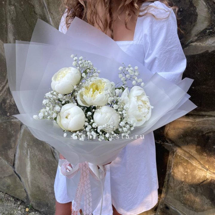 Букет белых пионов "Файв" в Якутске
