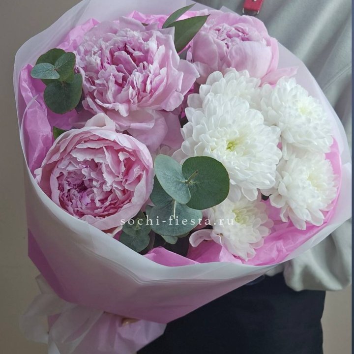  Букет комплимент с пионами в Якутске