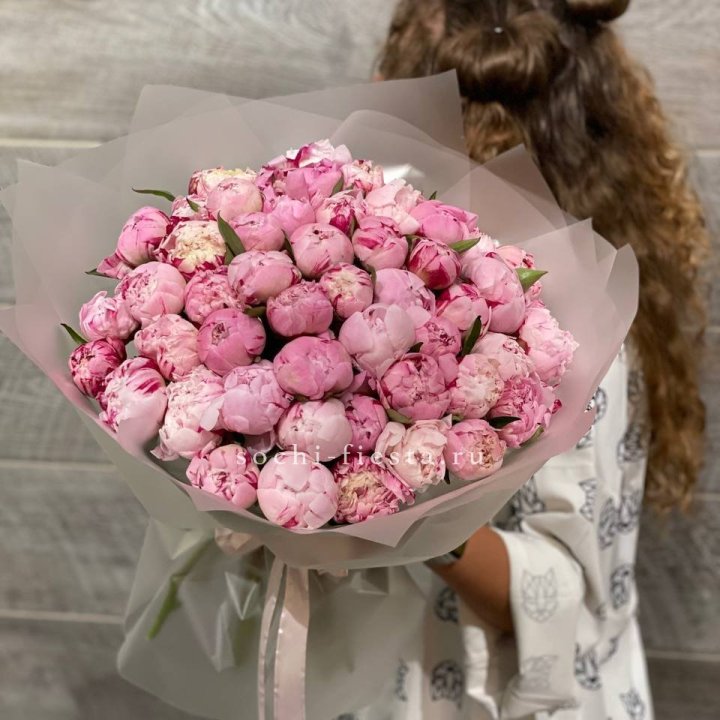 51 розовый пион в Якутске