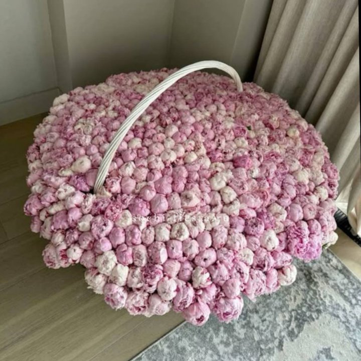 Корзина 555 пионов в Якутске