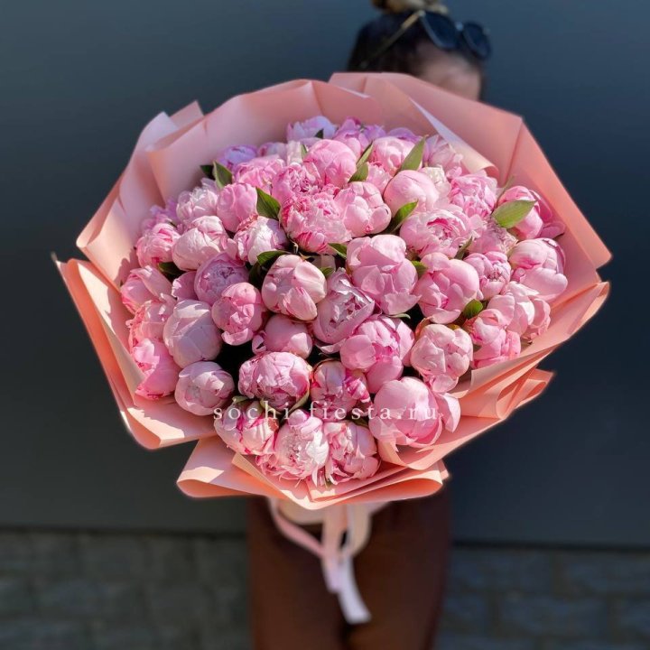 Нежный букет 51 пионов  в Якутске
