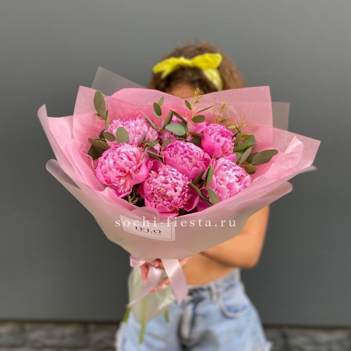 7 ярких пионов в оформлении в Якутске