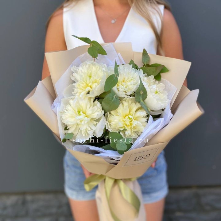  Букет белых пионов в Якутске