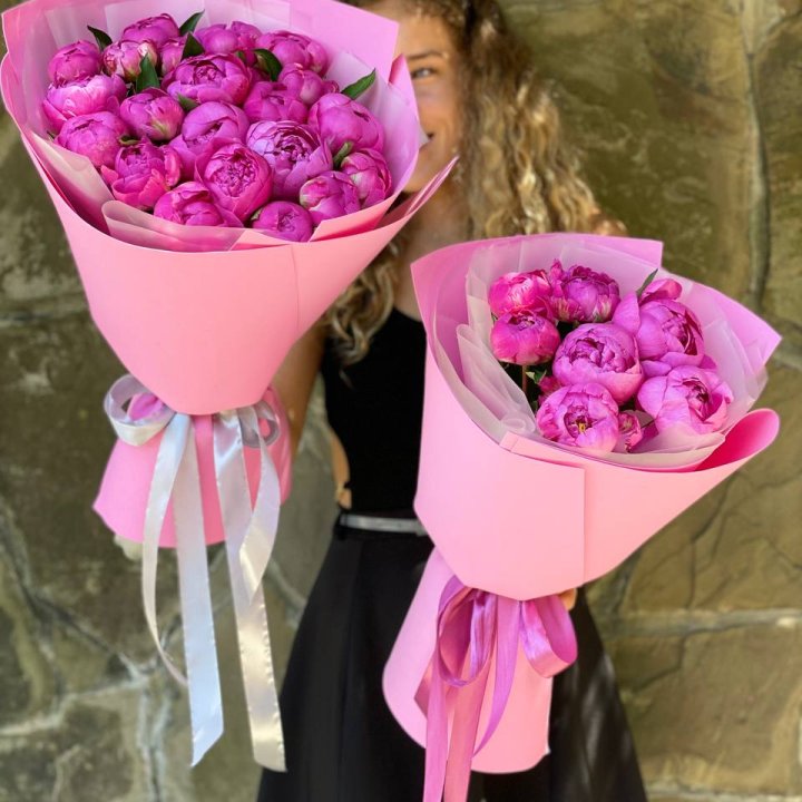 Букет ярких пионов  в Якутске