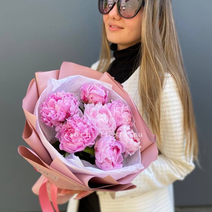 7 пионов в оформлении в Якутске