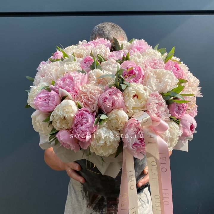 51 пионов в боксе в Якутске