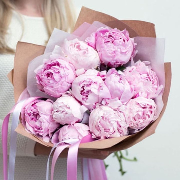 11 нежных пионов в Якутске
