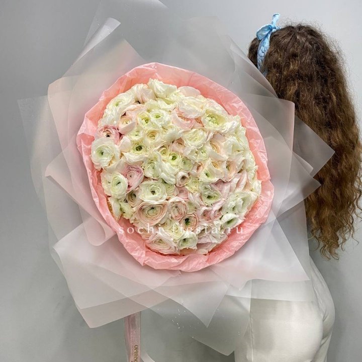 113 ранункулюсов  в Якутске