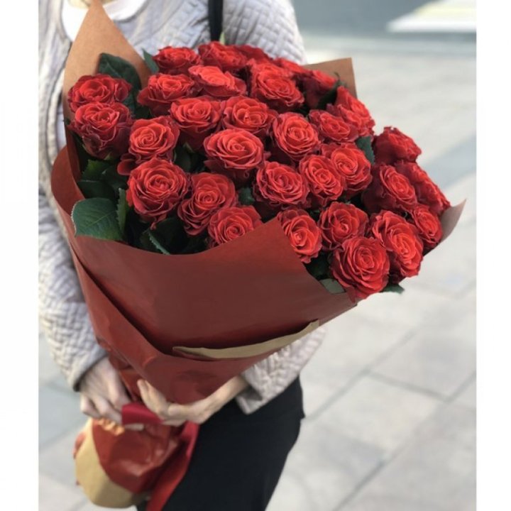 29 высоких роз  в Якутске