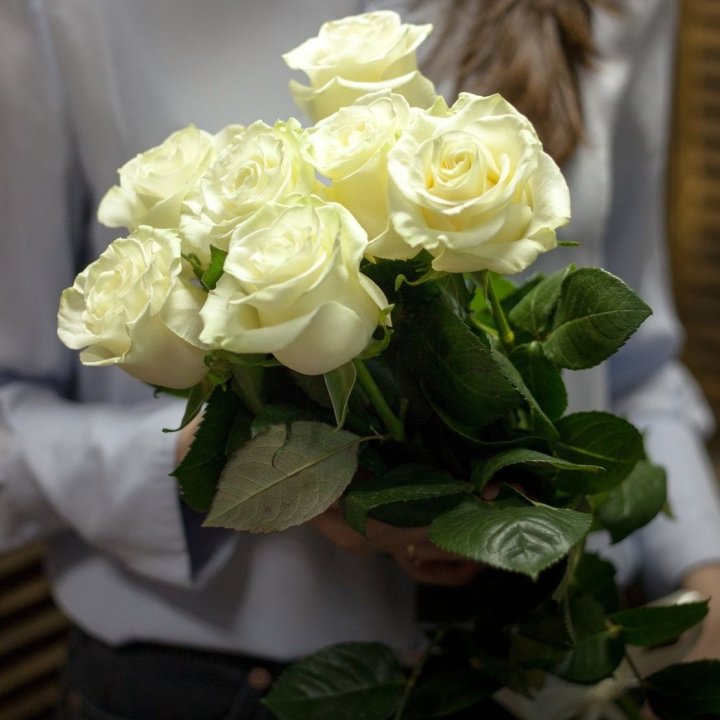 7 белых роз в Якутске