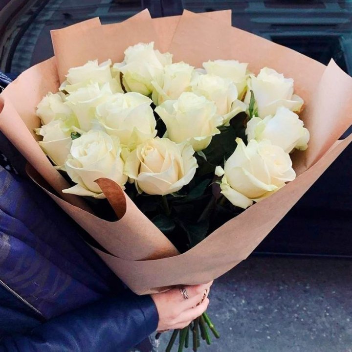 15 белых роз "Крафт" в Якутске