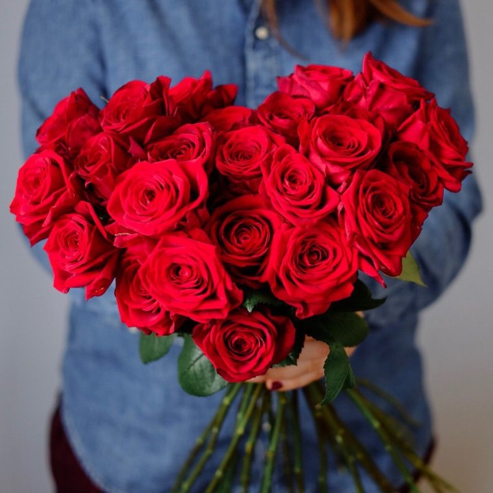25 красных роз в Якутске