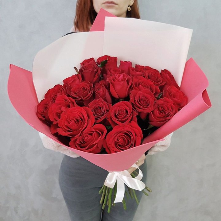 25 Красных роз рози вайт в Якутске