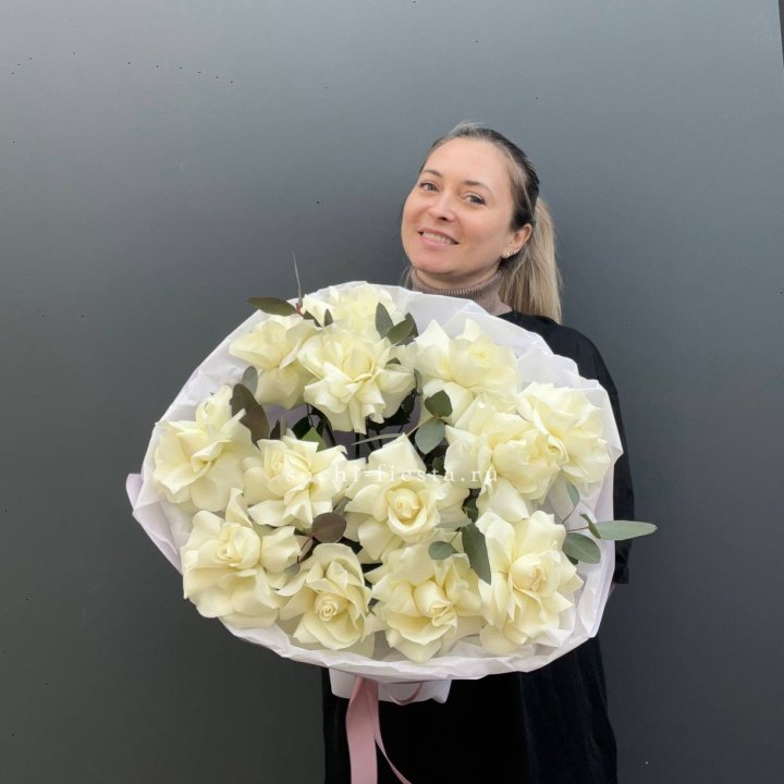 13 Белых французских роз Облако в Якутске