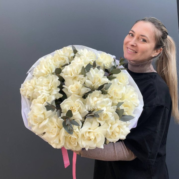 25 Белых французских роз Вайт найс в Якутске