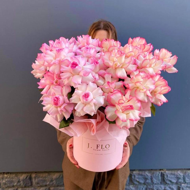 25 Французских роз микс в боксе в Якутске