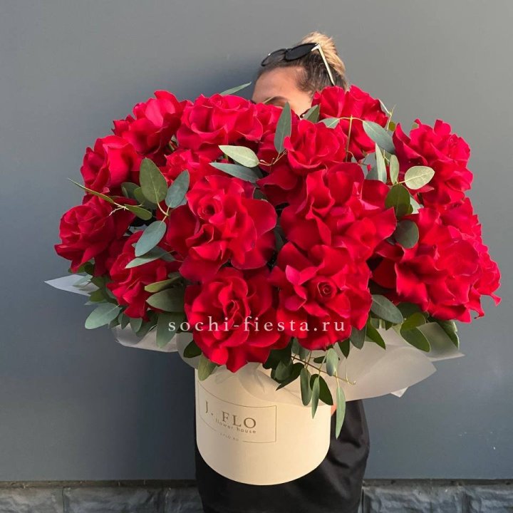 25 Французских красных роз в коробке в Якутске