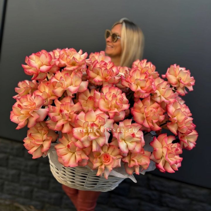 45 французских роз Джумилия в корзине в Якутске