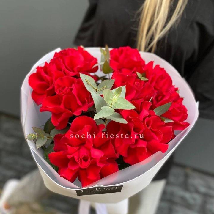 9 Красных французских роз в Якутске