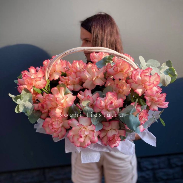 25 Французских роз Джумилия в корзине в Якутске