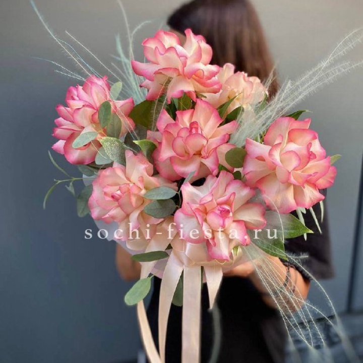 9 Французских роз Джумилия в боксе в Якутске