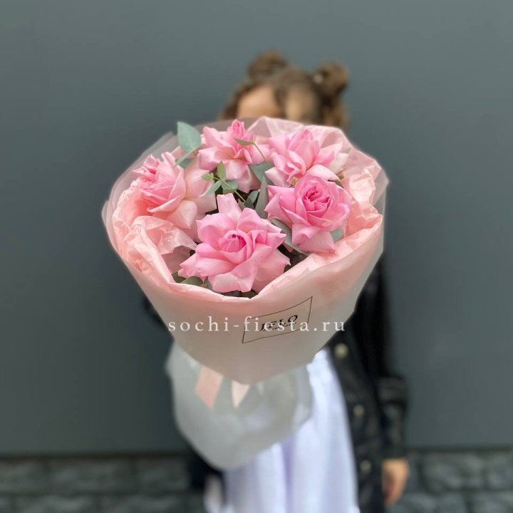 5 французских розовых роз  в Якутске