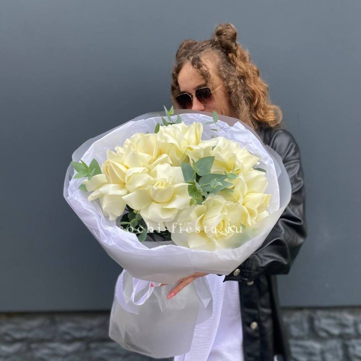 7 Белых французских роз  в Якутске