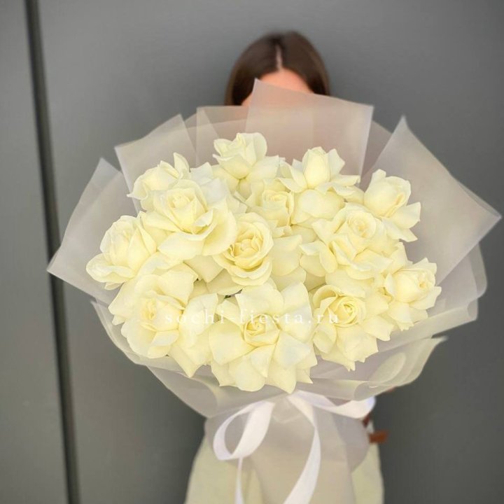 13 белых роз в Якутске