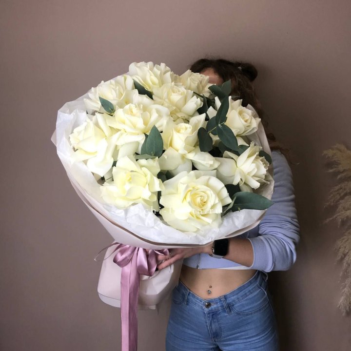 11 Белых французских роз "Вайт найс" в Якутске