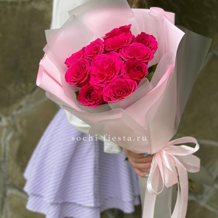 Букет алых роз в Якутске