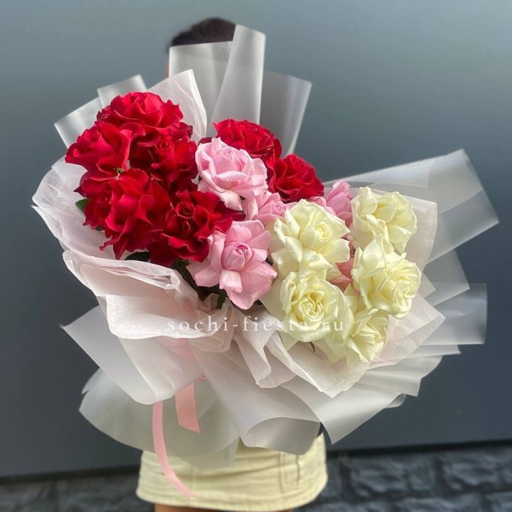 Микс из 17 роз в Якутске