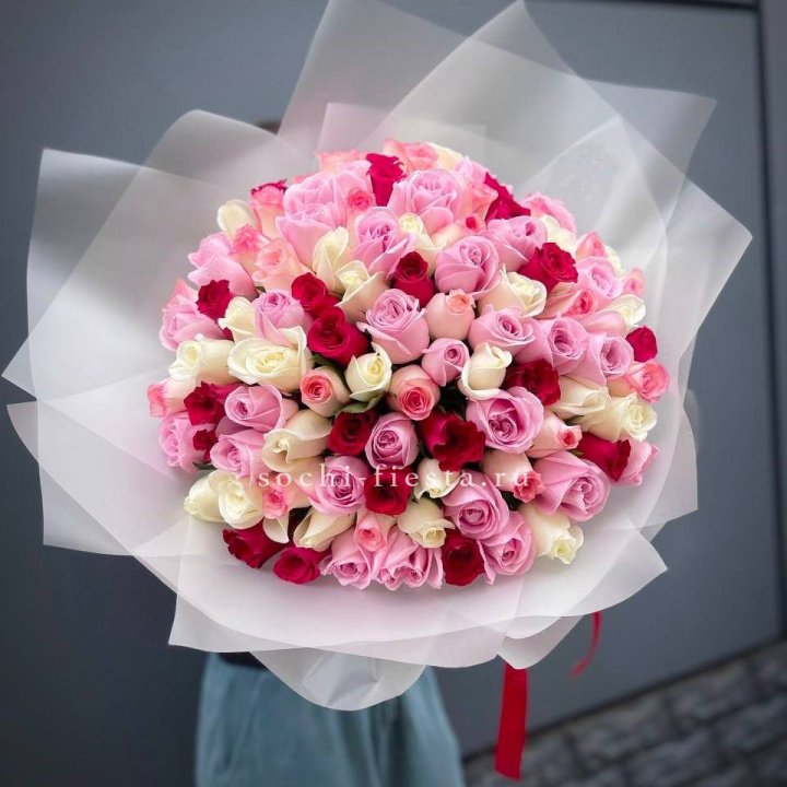 101 разноцветная роза "Карусель" в Якутске