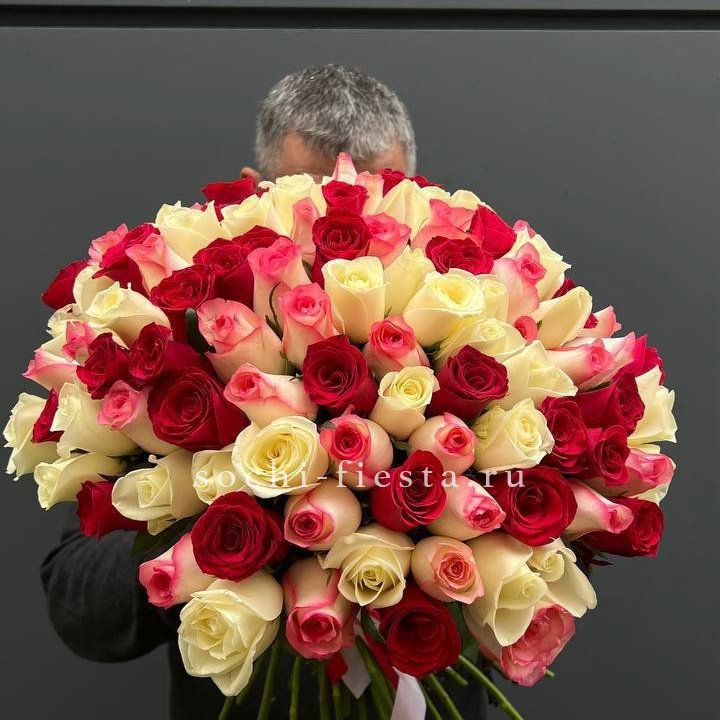 101 разноцветная роза "Джули" в Якутске
