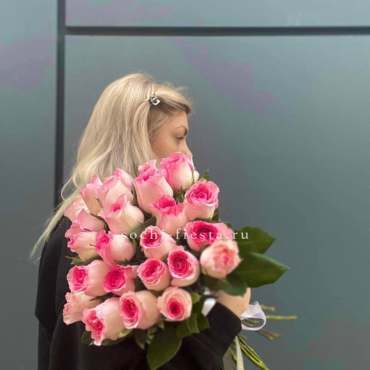  25 розовых роз в Якутске
