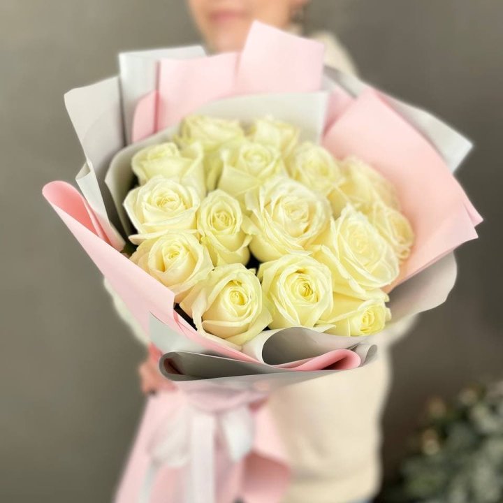 15 белых роз пудра в Якутске