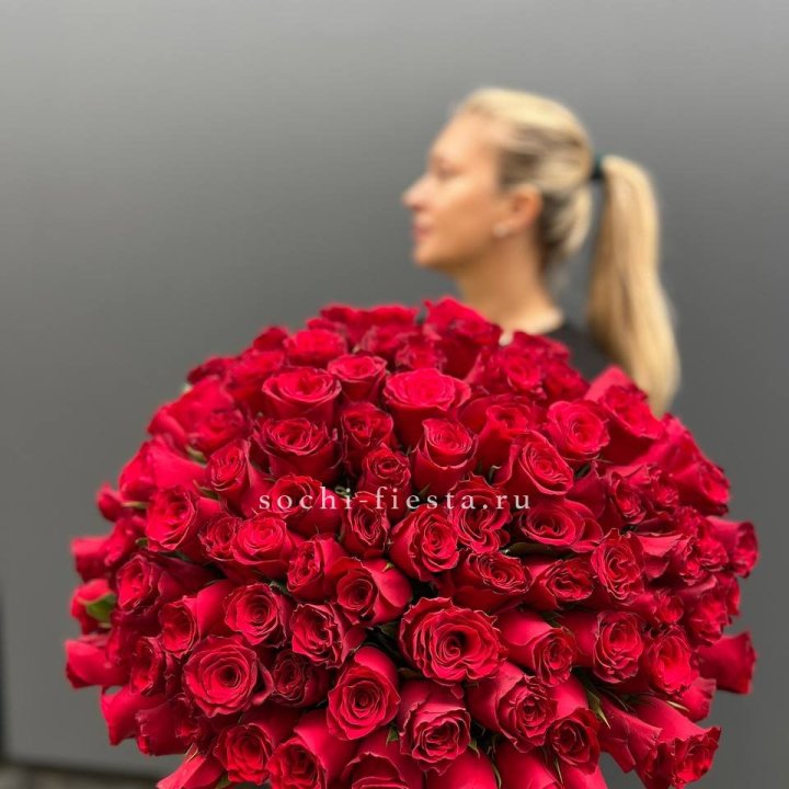Охапка из 101 красной розы в Якутске