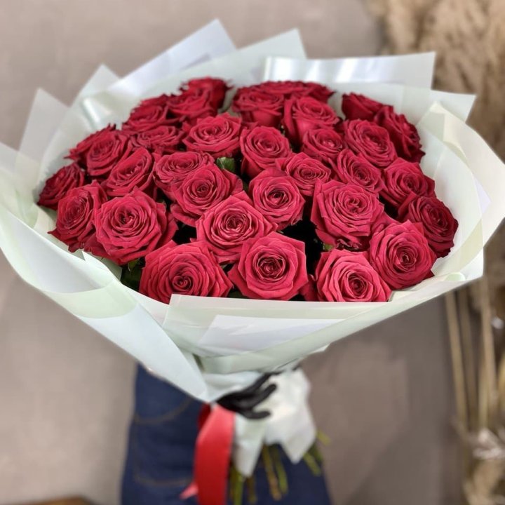 37 красных роз в Якутске