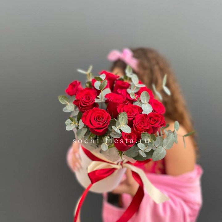 15 Красных роз в боксе №2 в Якутске