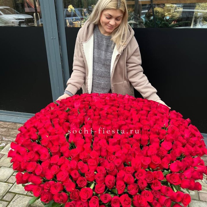 501 красная роза в корзине в Якутске