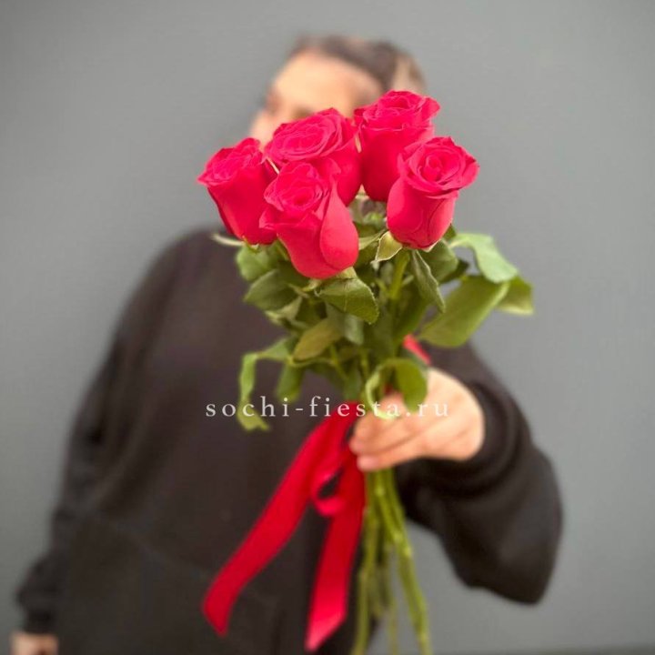 Букет 5 красных роз  в Якутске