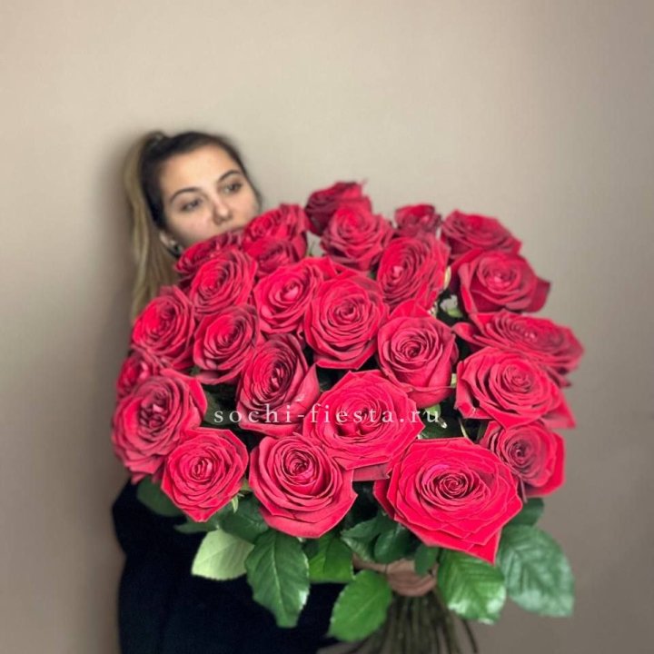 25 высоких роз в Якутске