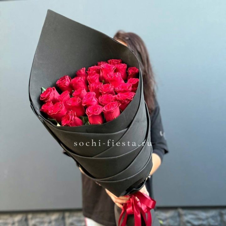 25 высоких красных роз в Якутске