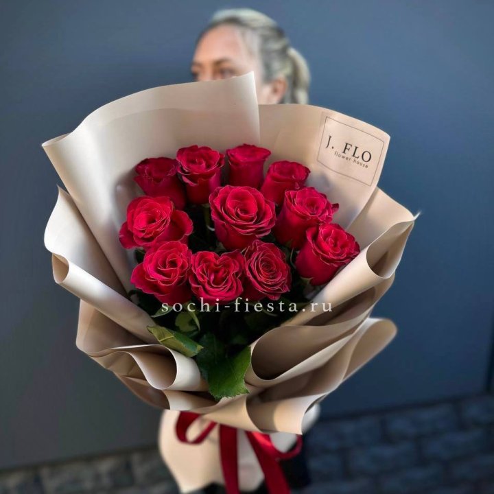 Букет красных роз "Наоми" в Якутске