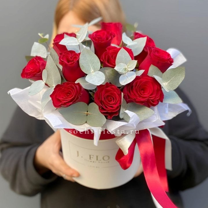 11 роз в шляпной коробке в Якутске