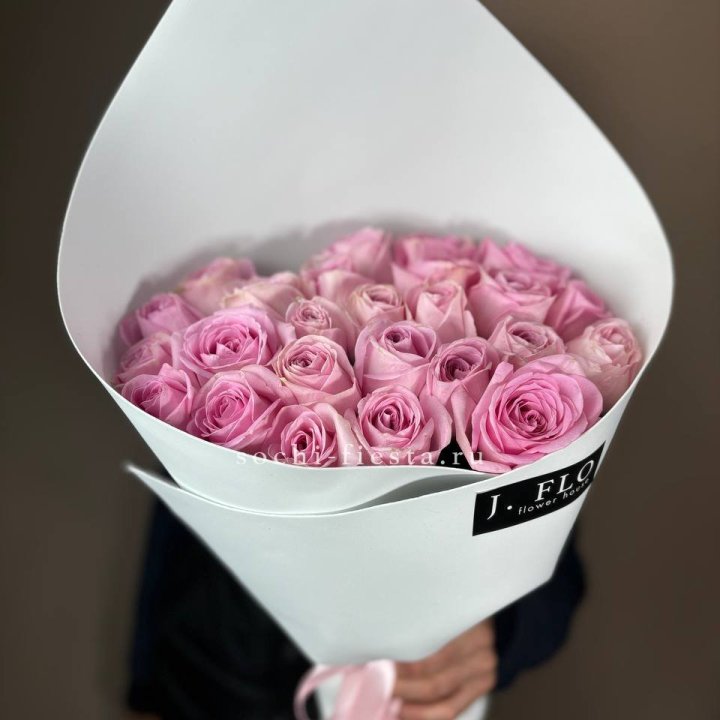 25 розовых роз в Якутске