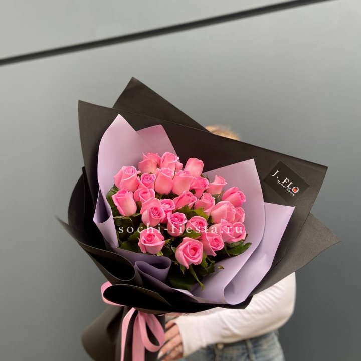 19 розовых роз  в Якутске
